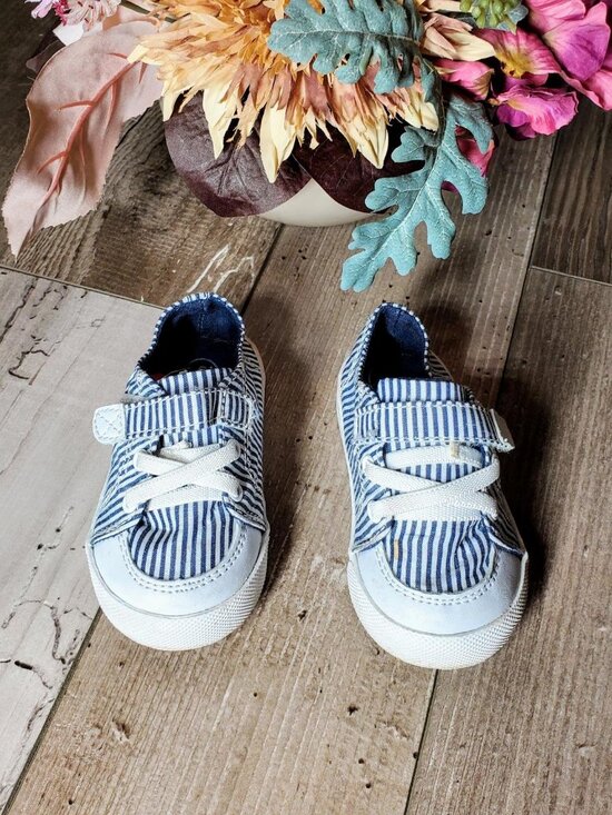 Circo Other - Circo Size 5 Baby Shoes Blue and White Striped Closure Non-Marking GUC